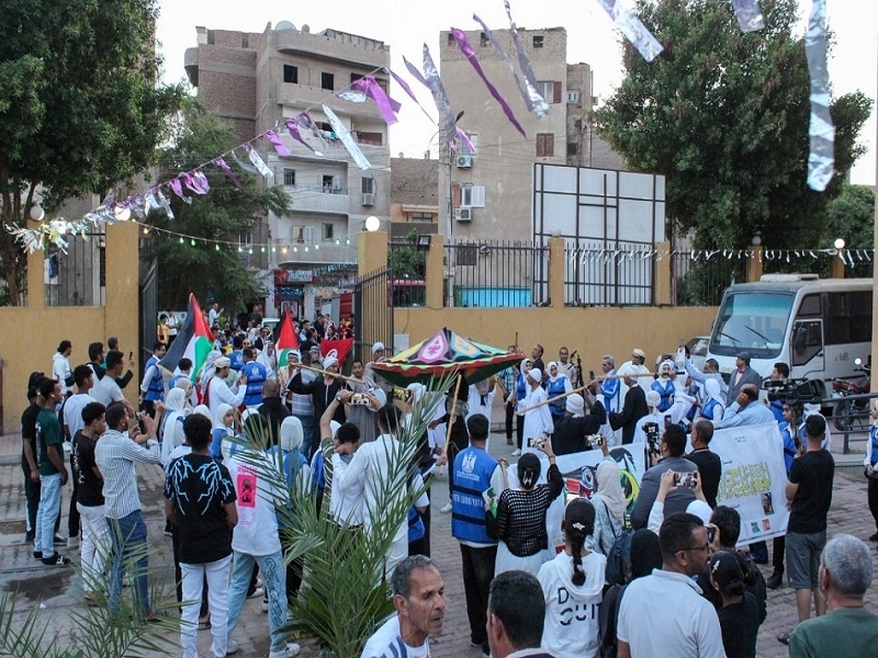 أعلام فلسطينية مع السمسمية في كرنفال مسرح الجنوب بقنا