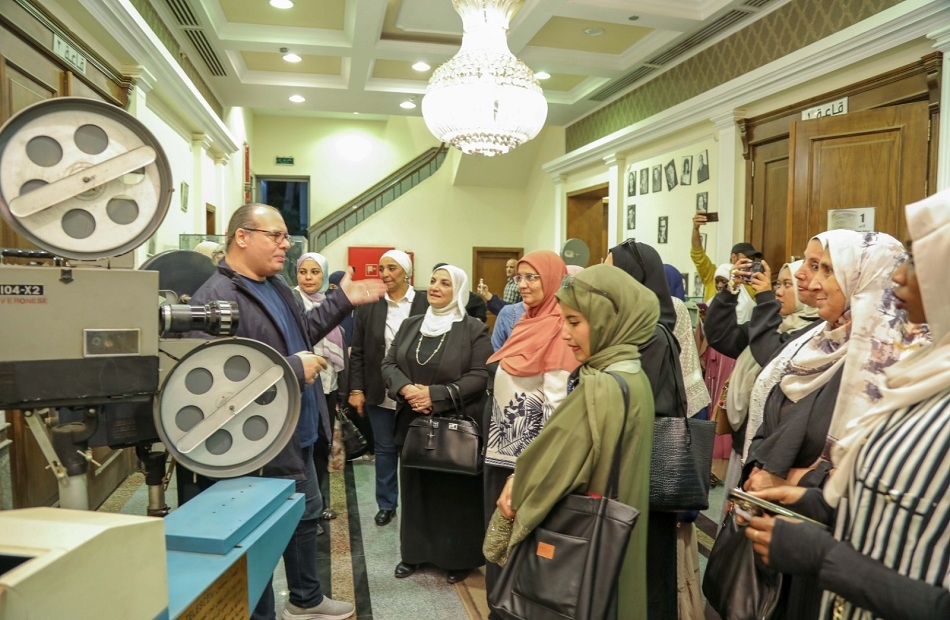 "محفوظ في القلب".. جولات ثقافية للطالبات الوافدات في رحاب إبداع أديب نوبل