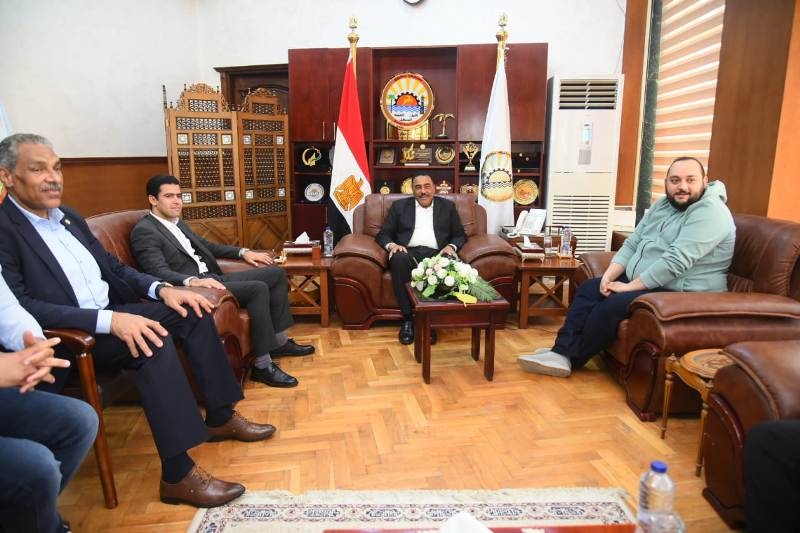 محافظ مطروح: كافة الدعم لمركز قسطرة القلب بالمحافظة لتقديم خدماته للمواطنين