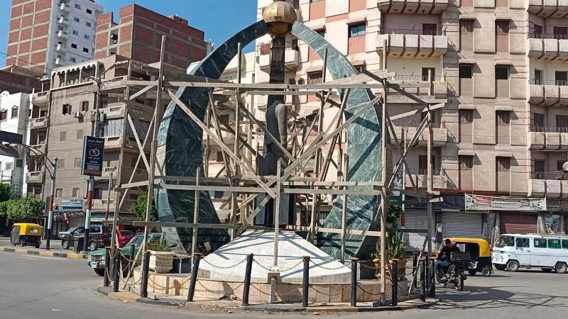 رفع كفاءة وتجميل ميدان أحمد زويل بمدينة دسوق ضمن مشروعات