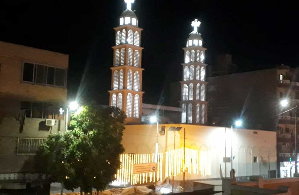 بدء توافد أقباط أسوان على الكنائس لأداء صلاة قدّاس عيد القيامة المجيد