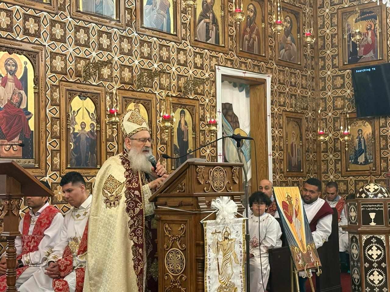 سفير مصر في كندا يشارك في قداس عيد القيامة المجيد