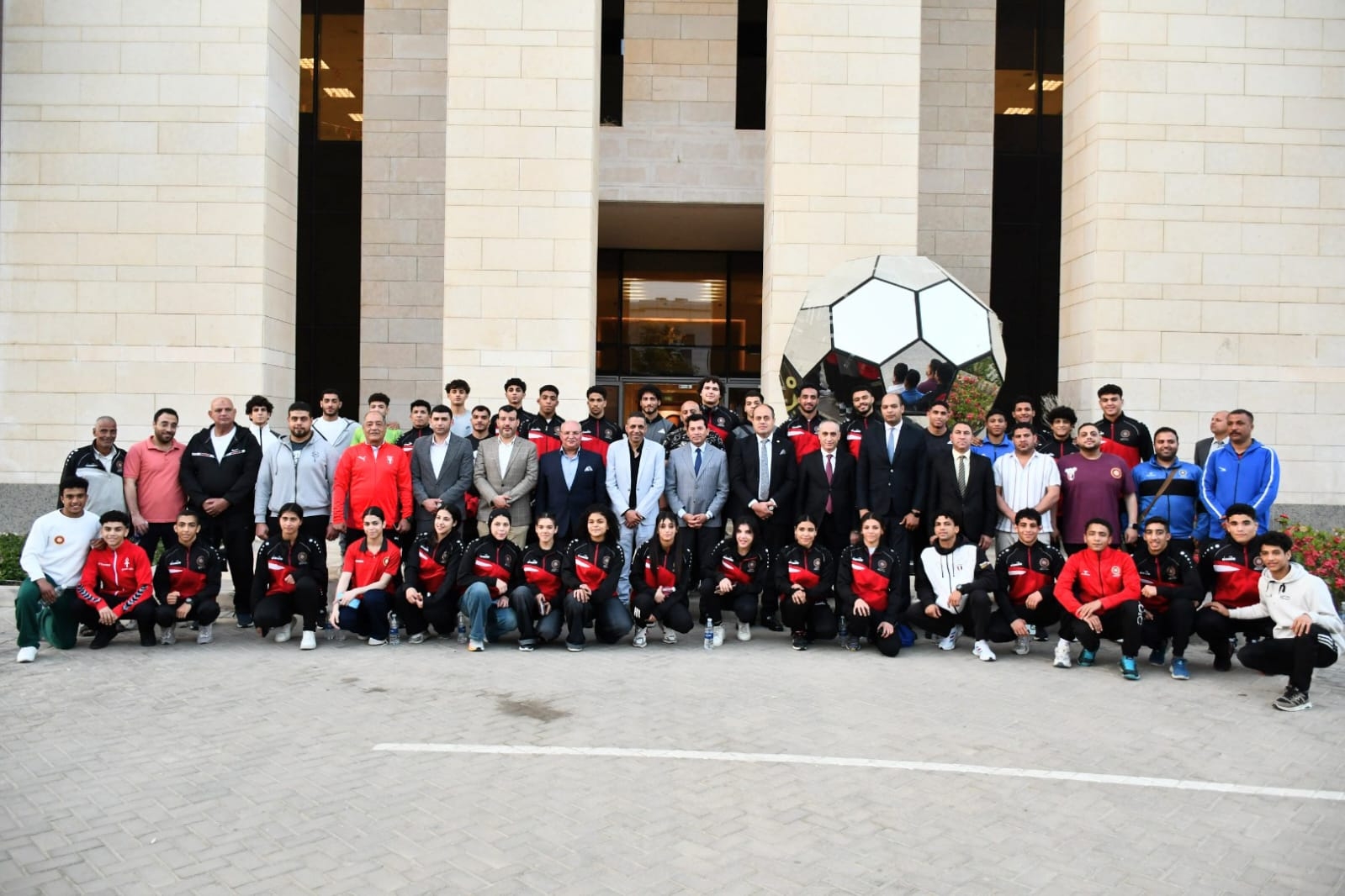 وزير الشباب والرياضة يجتمع باتحاد المصارعة ومنتخب مصر استعدادًا للبطولة الإفريقية بالمغرب