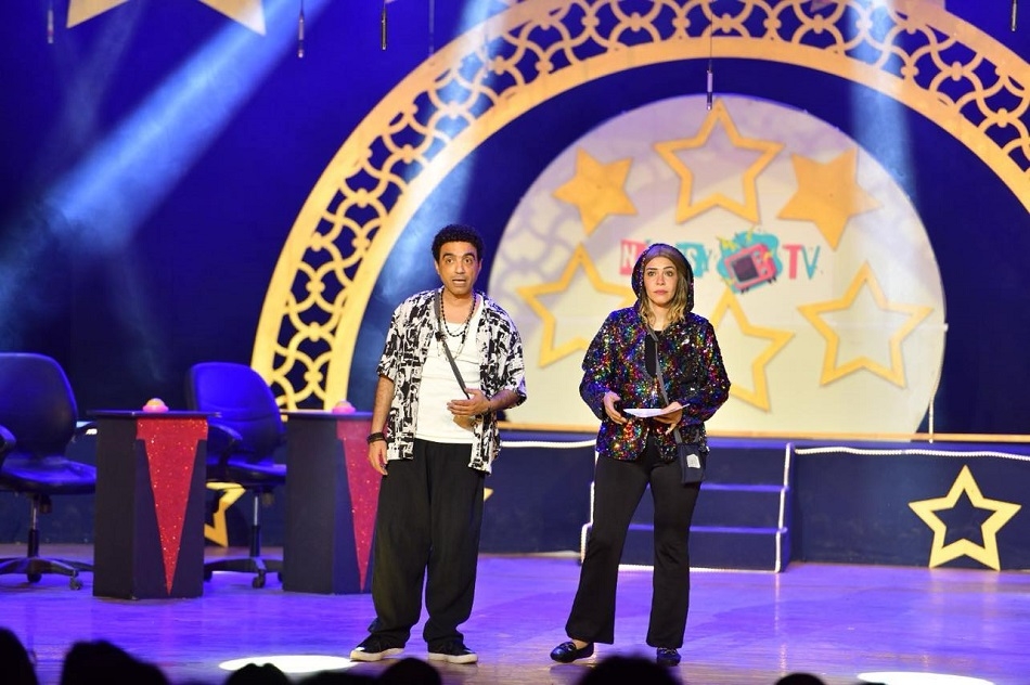 نجوم "نويزي TV" يتألقون في عرض مسرحي استعراضي يحقق نجاحا جماهيريا علي مسرح السامر