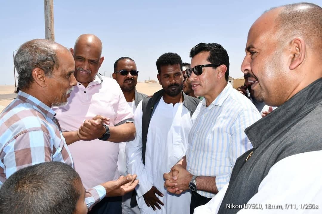 خلال توديع وزير الشباب.. أهالي حلايب يشكرون القيادة السياسية على دعم محافظاتهم الحدودية