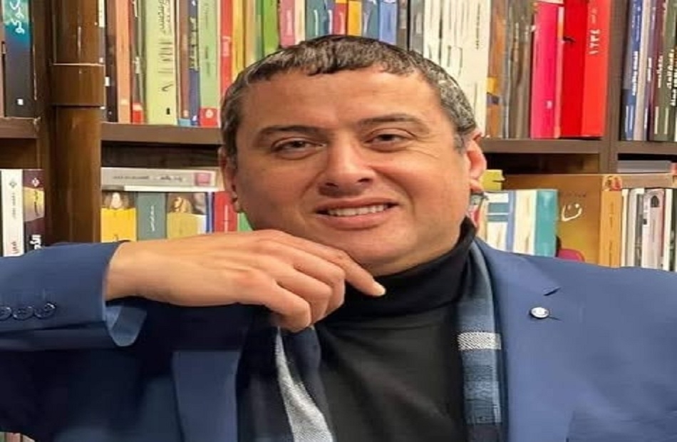 في اتصال هاتفي.. وزير الثقافة يهنئ الأديب محمد سمير ندا لفوزه بالجائزة العالمية للرواية العربية (البوكر)