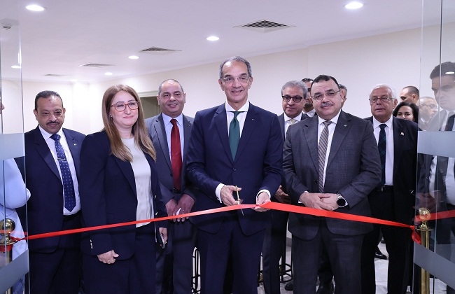 وزير الاتصالات: طوابع البريد هي مرآة لحضارة مصر وتاريخها