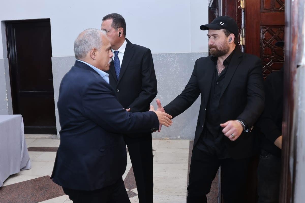 بدء عزاء زوجة نضال الشافعي بحضور أشرف زكي وسامح حسين ومحمد جمعة وإدوارد