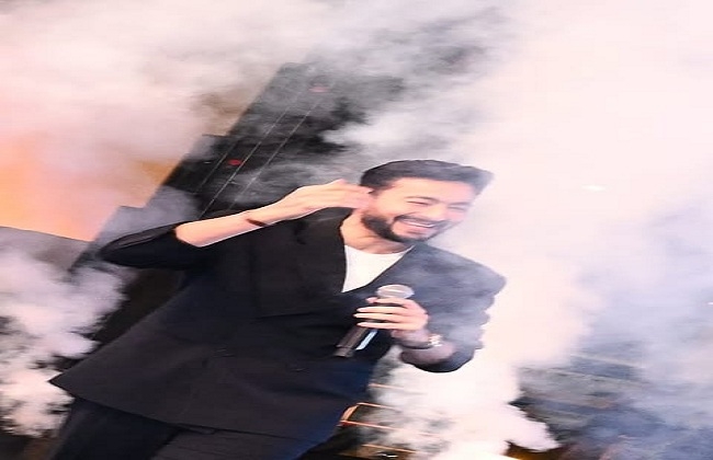 حمادة هلال يشعل حفل زفاف جماعي لـ 200 فتاة بمشاركة فرقة الفلكلور البدوي
