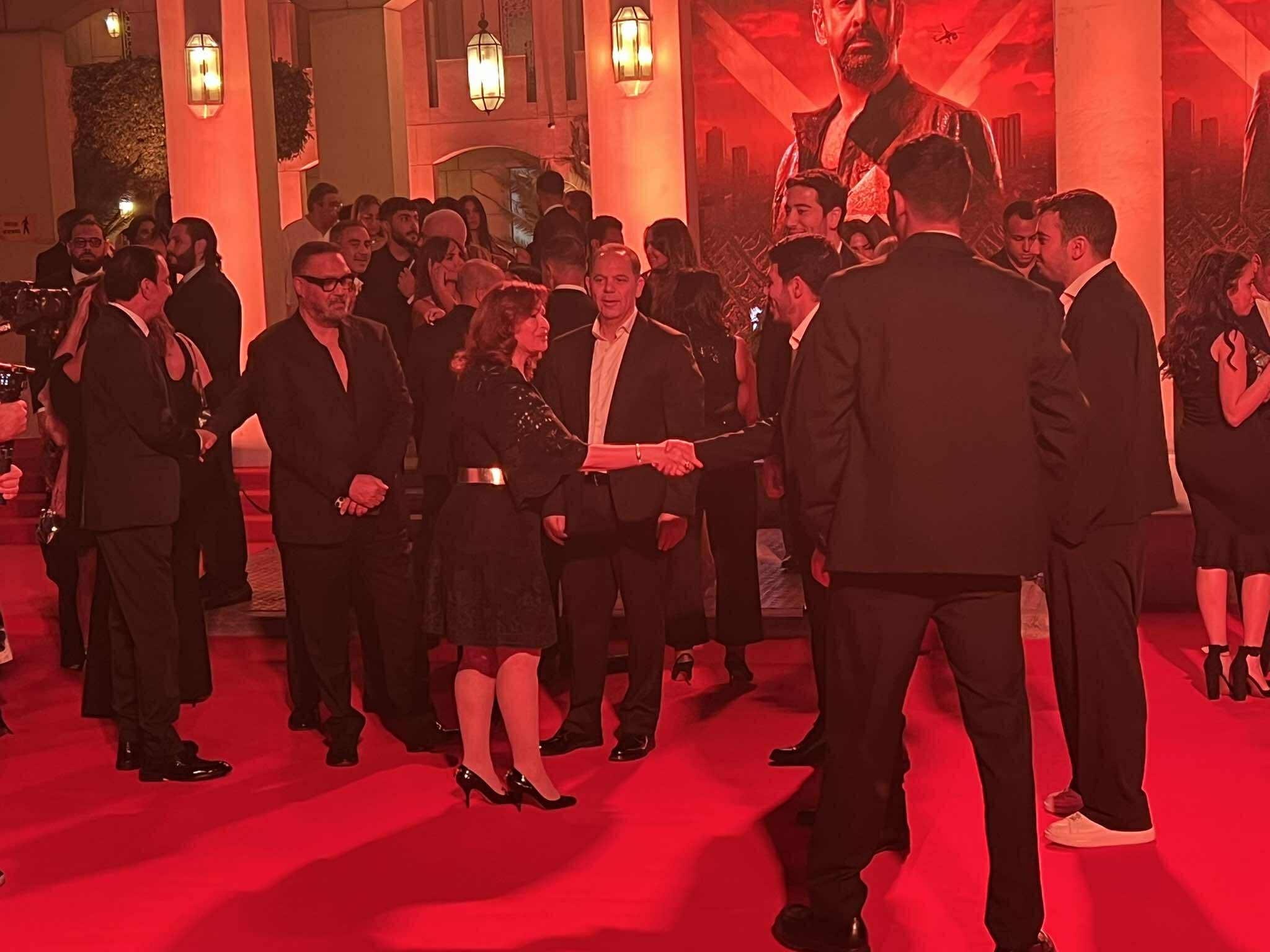 إلهام شاهين ونجلاء بدر ورامي إمام وأحمد زاهر أول الحضور في عرض "مشروع إكس" في دار الأوبرا المصرية