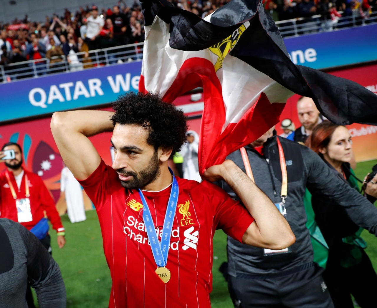 محمد صلاح: حبي لمصر من الطفولة ودائما بحب احتفل بالعلم.. وبكيت أكثر من مرة بسبب كرة القدم