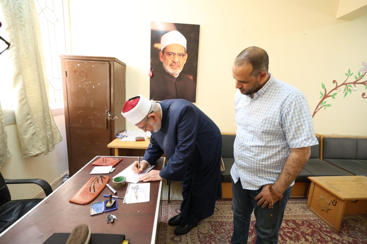 في أولى جولاته الميدانية لامتحانات الثانوية الأزهرية.. وكيل الأزهر يتفقد لجان مجمع الشروق النموذجي
