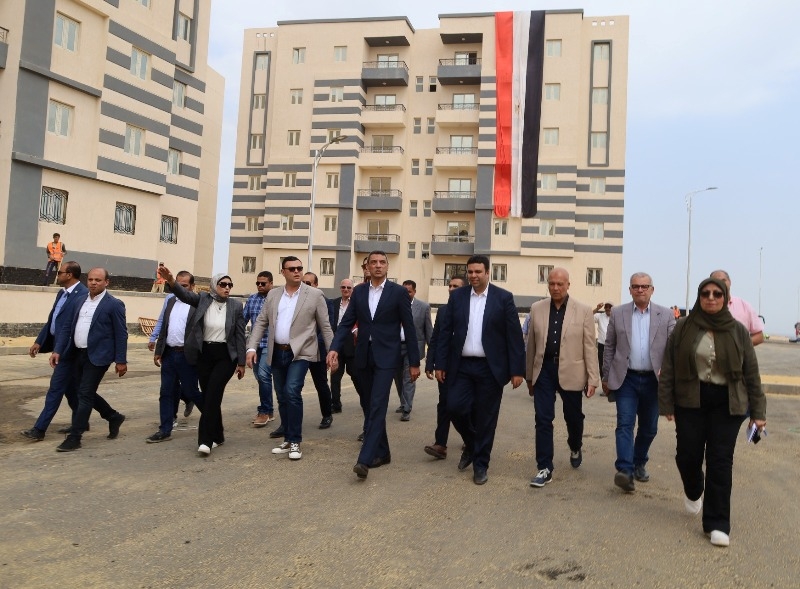 وزير الإسكان ومحافظ السويس يتفقدان مشروع الإسكان الحر في السويس الجديدة