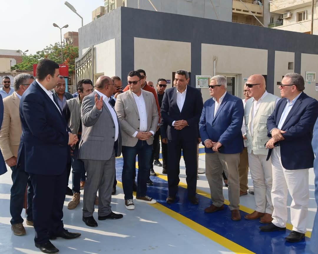 وزير الإسكان ومحافظ السويس يتابعان مشروعات مياه الشرب والصرف الصحي بالمحافظة