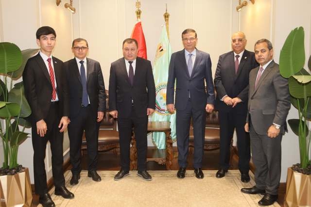 وزير الزراعة يستقبل وفدًا رفيع المستوى من مجلس الوزراء بجمهورية أوزبكستان