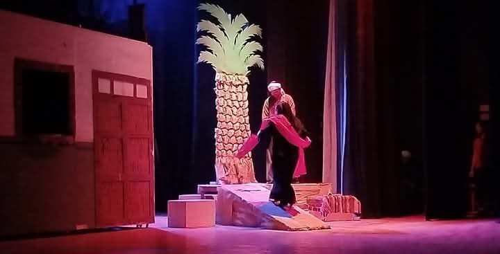 وسط إقبال كبير.. مسرحية "حجر القلب" ضمن عروض الموسم المسرحي بوسط الصعيد