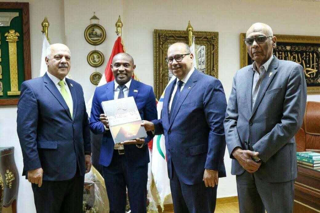 ياسر إدريس يستقبل وزير الخارجية بجزر القمر لبحث سبل التعاون