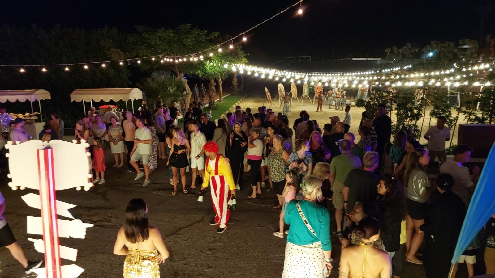 «مهرجان الشارع» يجذب أنظار السائحين بفنادق الغردقة