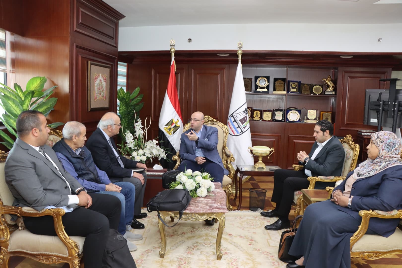 محافظ بني سويف يبحث مع وفد "معهد التخطيط القومي" إعداد دراسة الجدوى للمنطقة المتكاملة للتصنيع الزراعي