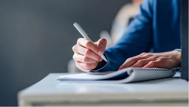 المهاجرون لبريطانيا قد يضطرون لإتقان مستوى أعلى من الإنجليزية والانتظار لفترة أطول