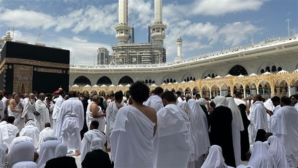 هل يحرم قص الشعر والأظافر لمن سيضحي؟.. فيديو