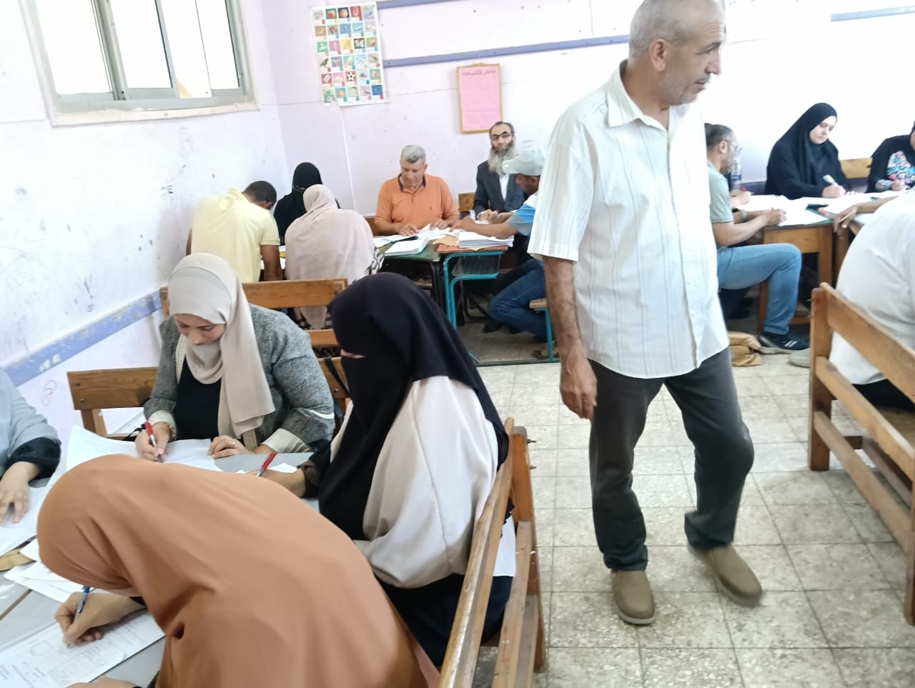 مواصلة أعمال تصحيح أوراق إجابات الشهادة الإعدادية بكفر الشيخ في 3 قطاعات