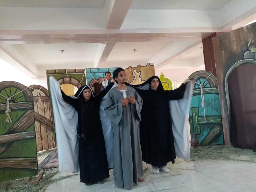 ختام عرض «أرض الأمل» بسوهاج ضمن المسرح التوعوي