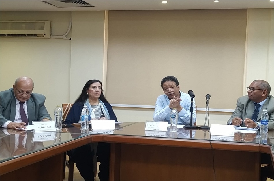 الالتفاف حول القيادة السياسية والوحدة الوطنية بمائدة مستديرة بالأعلى للثقافة