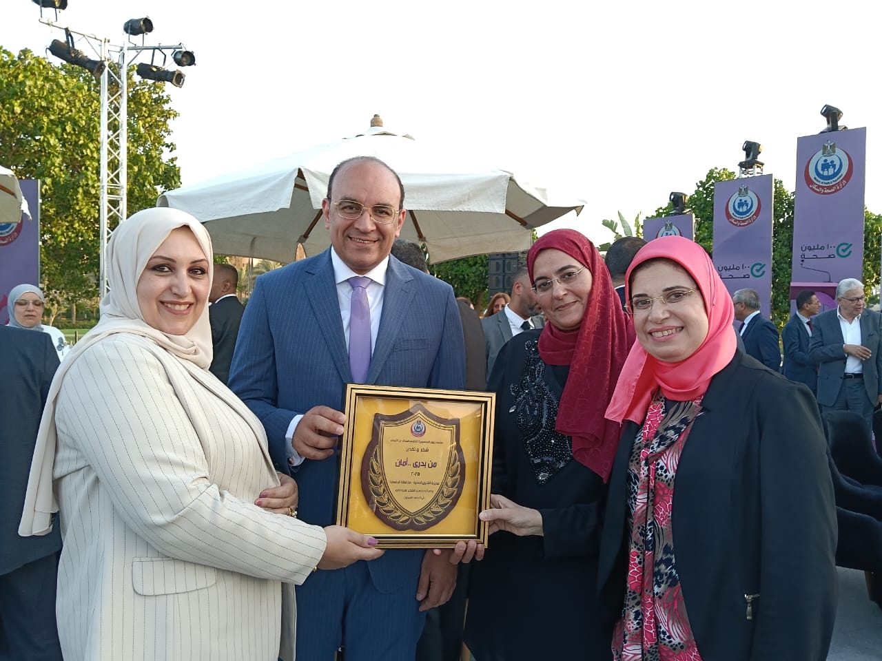 تكريم وكيل صحة الدقهلية لجهوده في حملة "من بدري أمان"