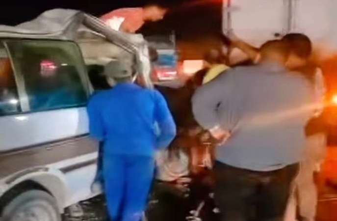 انقلاب ميكروباص على "الأوسطي" قرب حلوان يسفر عن وفيات ومصابين