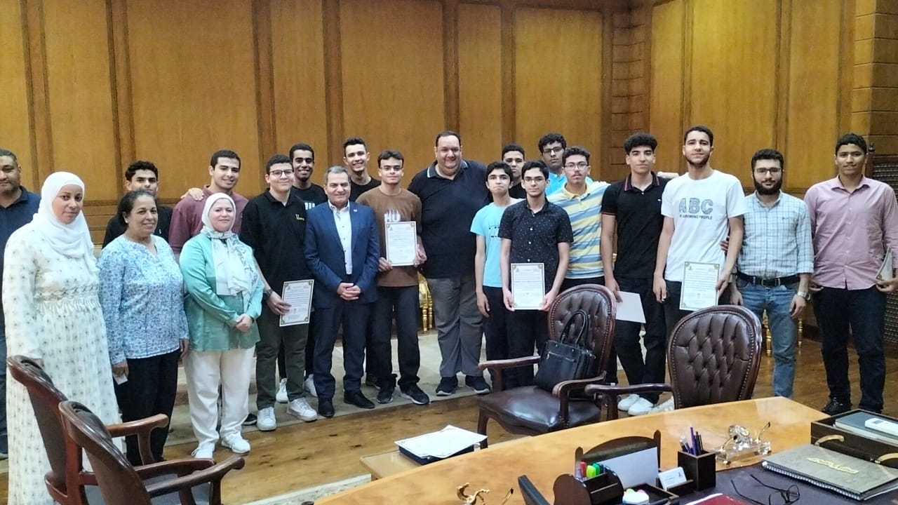 تكريم أعضاء هيئة تدريس معهد علوم وتكنولوجيا النانو بجامعة كفر الشيخ