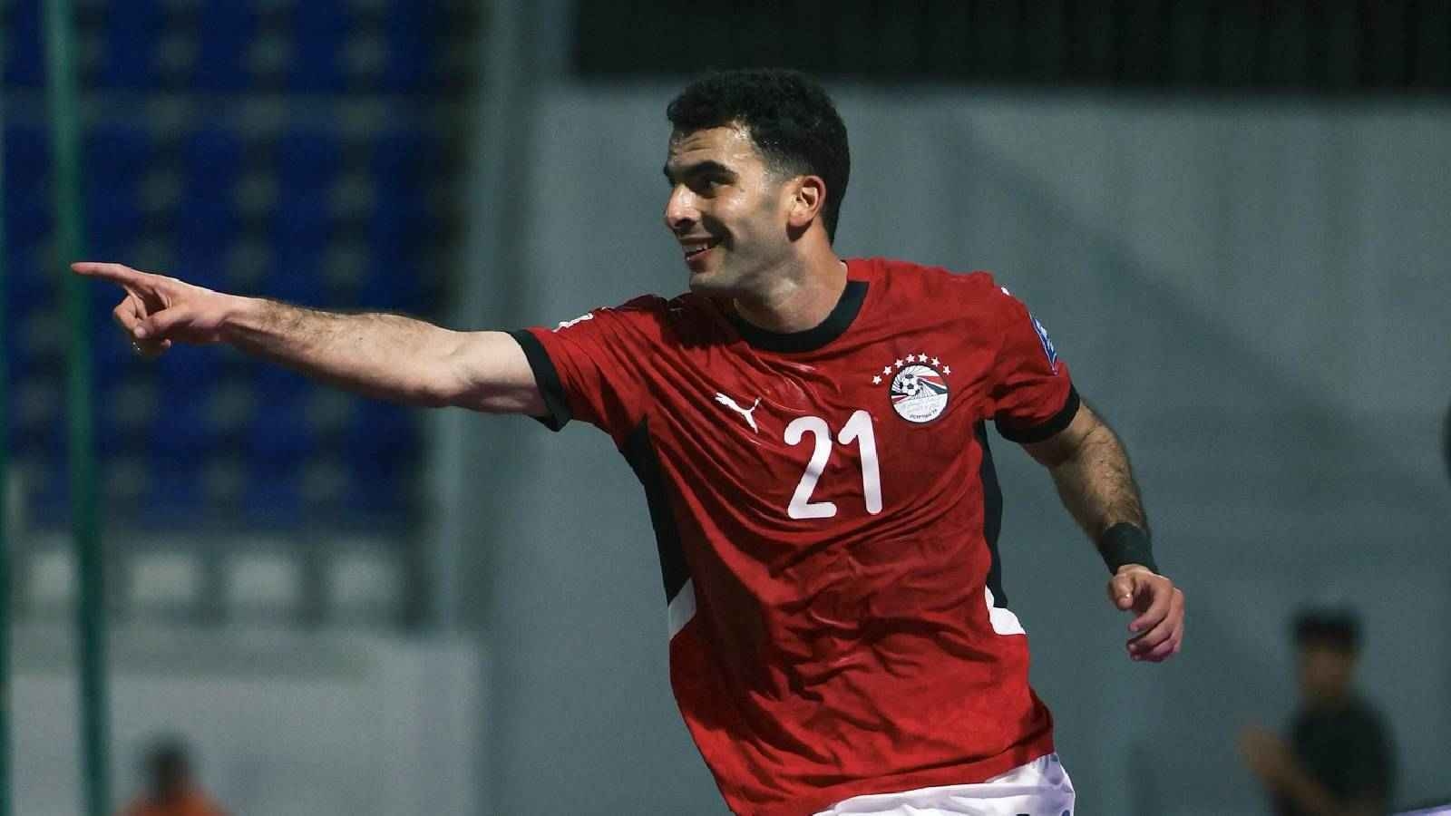 غضب داخل الزمالك بسبب ملف زيزو.. والنادي يتسلم الملابس الجديدة