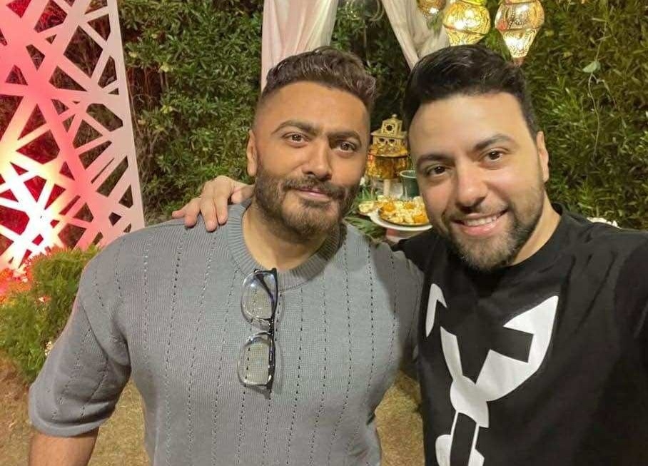 تامر حسني يضم أغنية جديدة لألبومه قبل غلقه بساعات