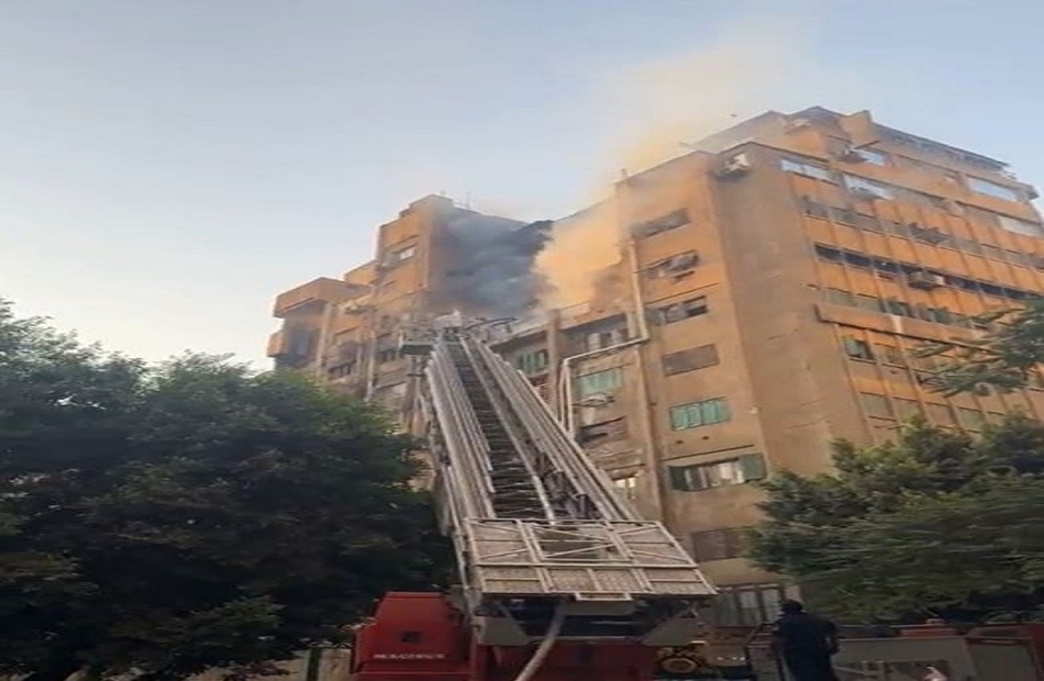إخماد حريق نشب داخل شقة سكنية بمنطقة وسط البلد