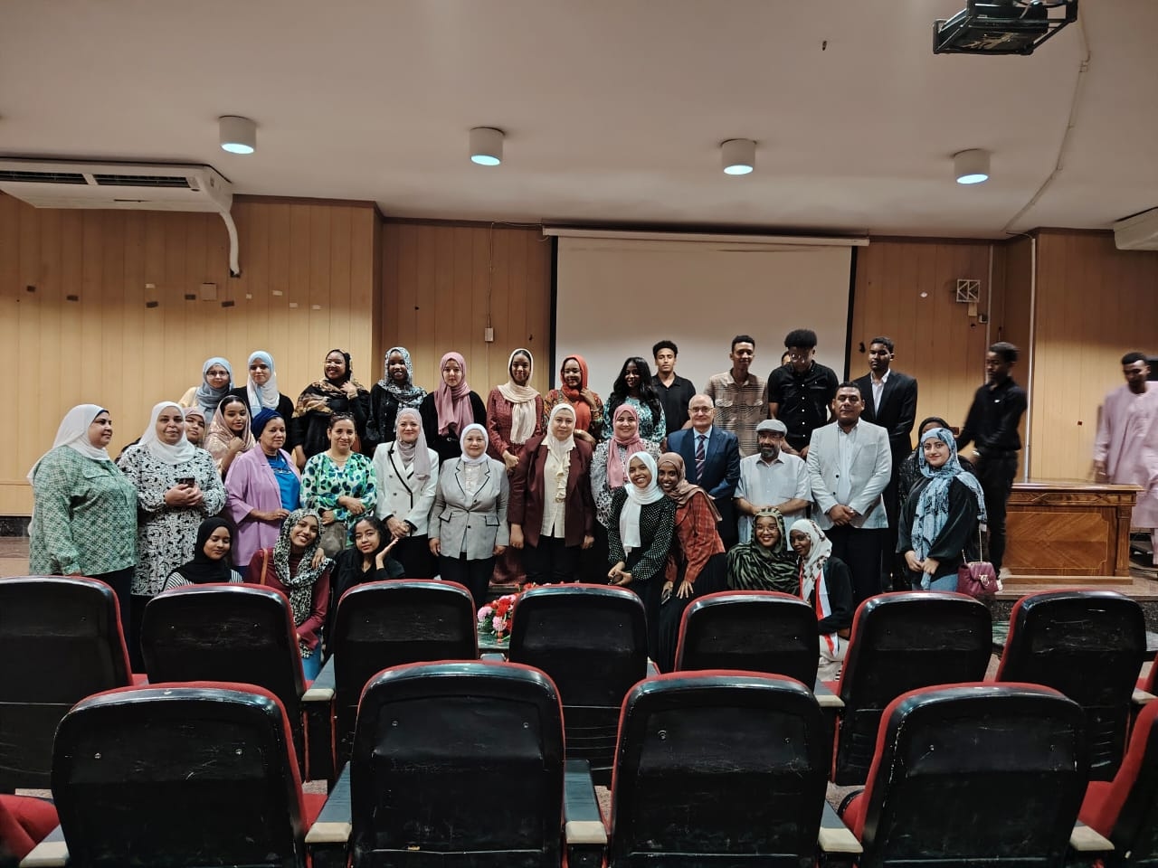 "ألسن عين شمس" تختتم أنشطة الطلاب الوافدين للعام الجامعي 2025-2026