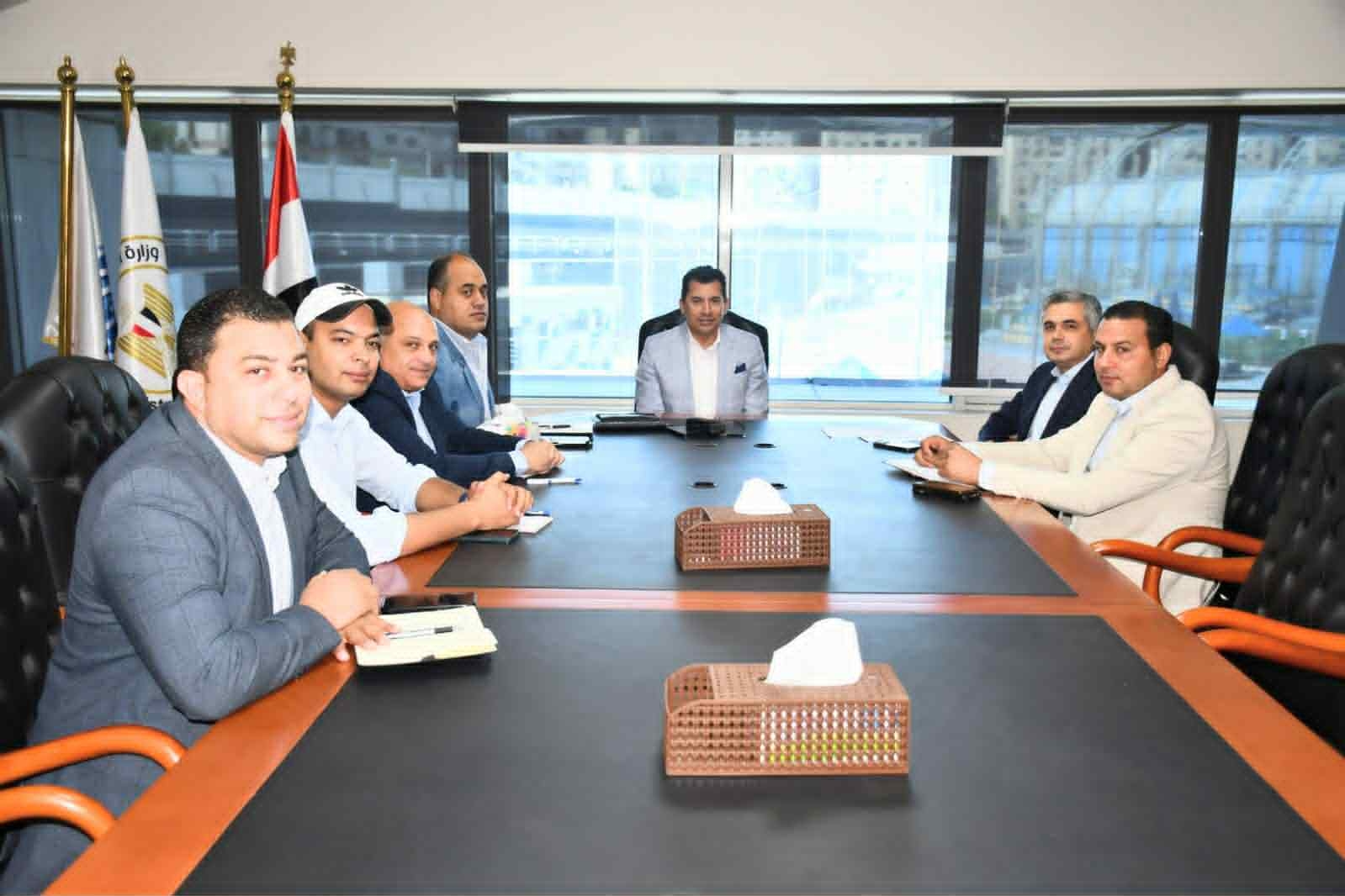 وزير الرياضة يعقد اجتماعًا لمناقشة خطط تطوير رياضة الفروسية