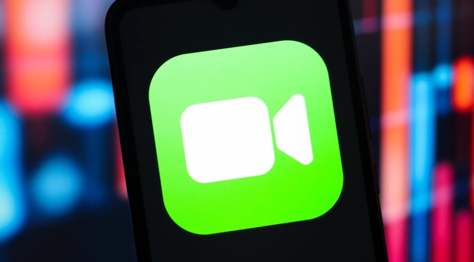 iOS 26 يثير الجدل: ميزة جديدة توقف مكالمات FaceTime تلقائيًا عند رصد محتوى «حساس»