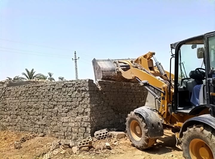 إزالة 11 حالة تعدِ على أراضٍ زراعية بجبلة في الفيوم