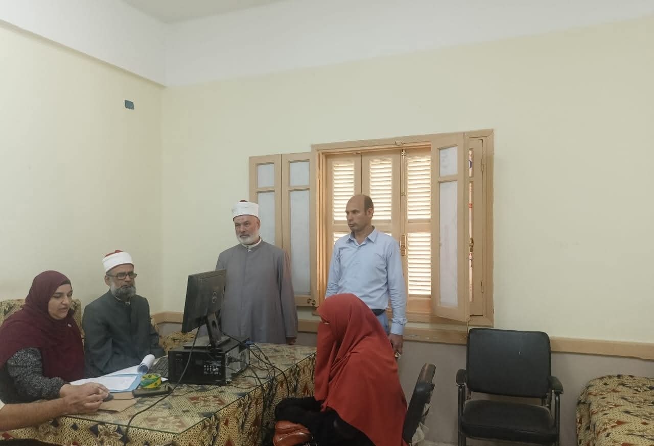 رئيس منطقة سوهاج الأزهرية يتابع اختبارات الدارسين برواق القرآن الكريم