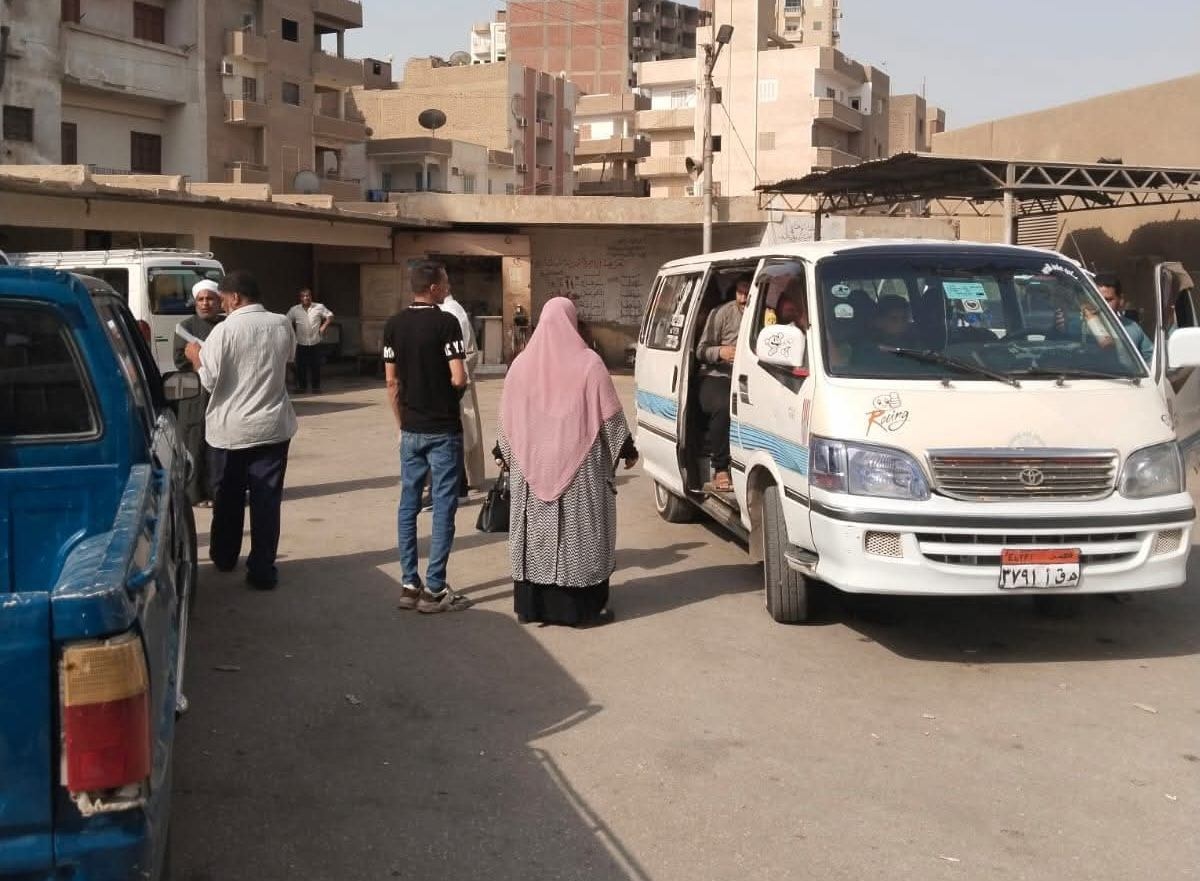 تحرير 677 مخالفة متنوعة لمواقف السيارات خلال حملات مكبرة بسوهاج