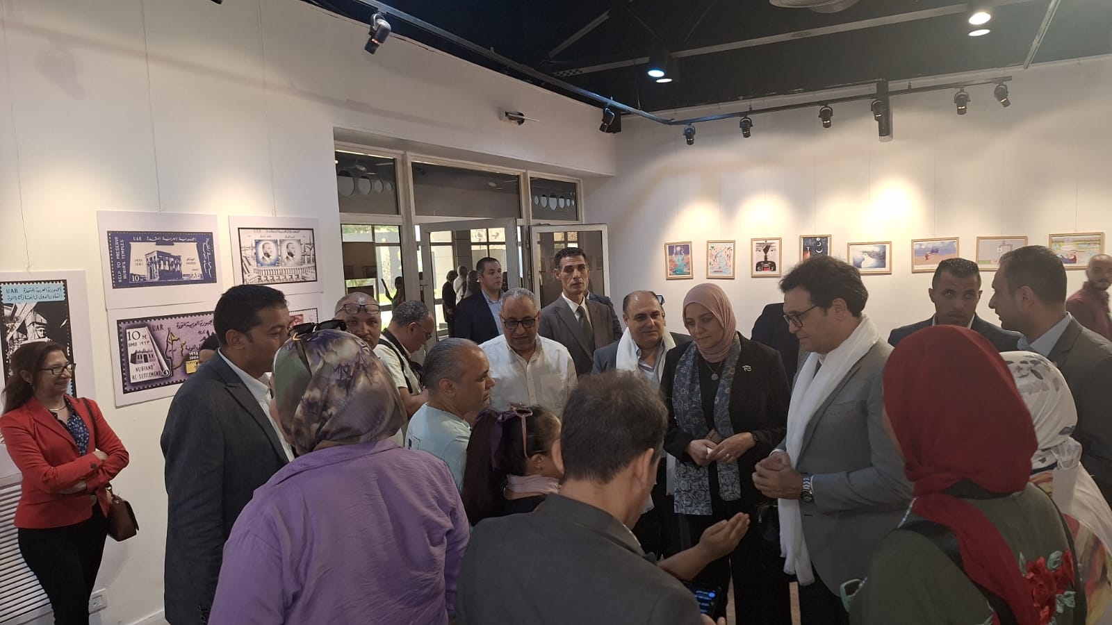 وزير الثقافة يتفقد معرض الكاريكاتير الدولي «النيل عنده كتير» وسط إقبال جماهيري