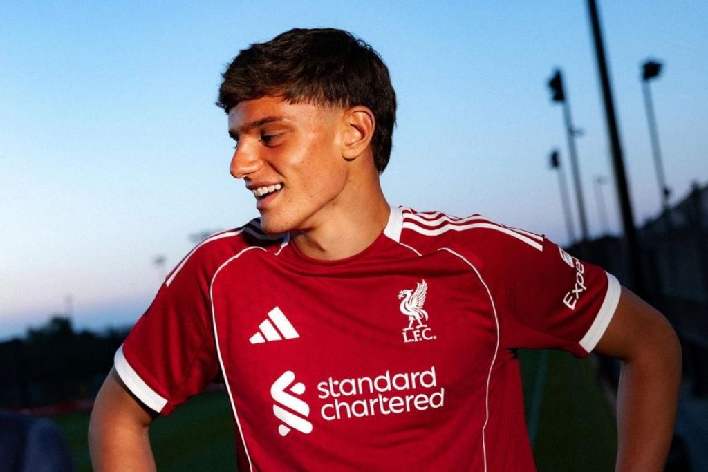 ليفربول يُعلن ضم المدافع الشاب جيوفاني ليوني