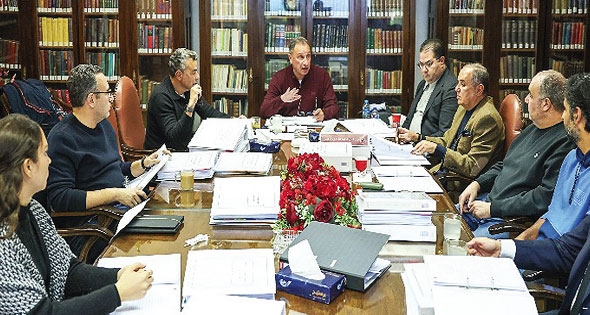 حظر إعلامى فى الأهلى بسبب أزمة «القمة» .. النادى يتمسك بموقفه ويوافق على مقترح الدور الأول.. ووفد المونديال إلى أمريكا