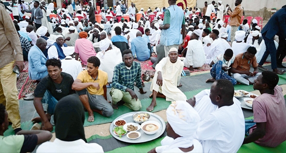«الدعم السريع» يقصف «أم درمان»
تقرير دولى: مأساة إنسانية فى السودان
