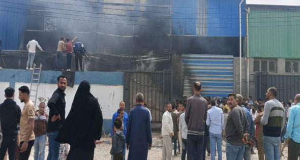 حريق هائل بمصنع مراتب فايبر بالمنطقة الصناعية ببلطيم