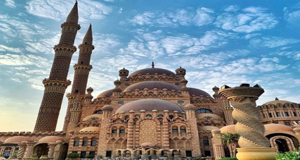 منطقة مسجد الصحابة بشرم الشيخ تتحول إلى قبلة للسائحين