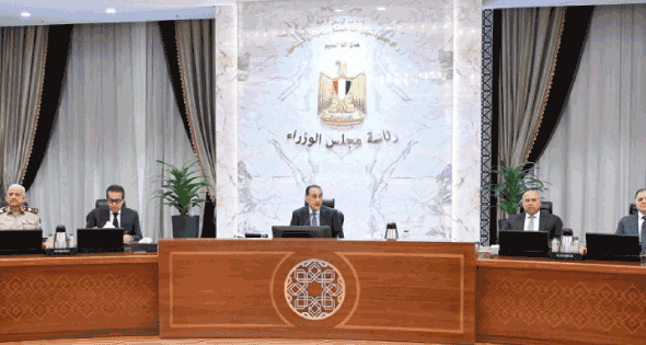 مجلس الوزراء يوافق على 5 مشروعات لاتفاقيات التزام بترولية.. مدبولى: الاهتمام باقتصادية «قناة السويس» كمحرك رئيسى لجذب الاستثمار