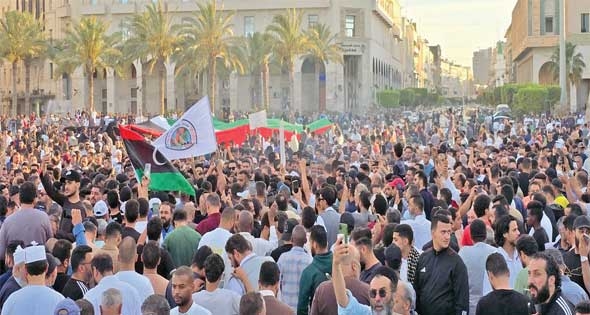 تصاعد المطالبات فى ليبيا بإسقاط «الدبيبة».. و«النواب» يحيله للتحقيق.. مظاهرات فى طرابلس لحل الحكومة ..وانتشار أمنى مكثف.. ودعوات أممية للتهدئة