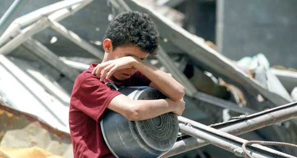 دخول أول قافلة مساعدات إنسانية إلى غزة تحت وابل من النيران..
إسرائيل تعترف بالاستجابة للضغوط والتهديد بالعقوبات.. ونيتانياهو يبرر بأسباب دبلوماسية