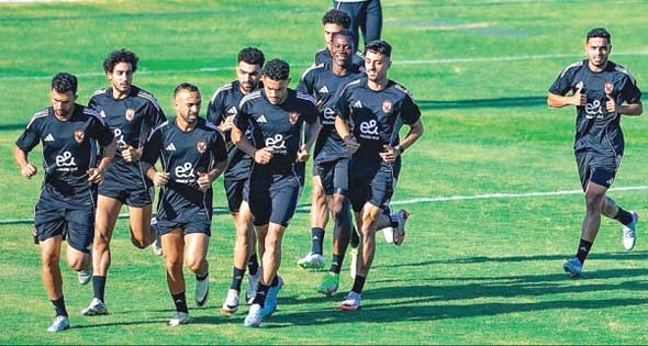 المدير الرياضى للأهلى يطالب  بالالتزام باللوائح.. ومكافأة لعبور عقبة بالميراس.. الخطيب يرفع قيمة عقوبة تريزيجيه إلى مليون جنيه